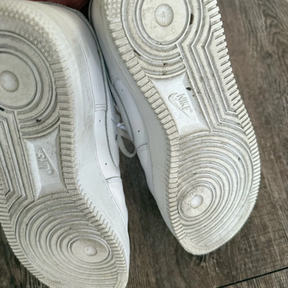 Nike Air Force 1 Shoes Youth Size 7 White Leather Sneakers Basketball Lace Up